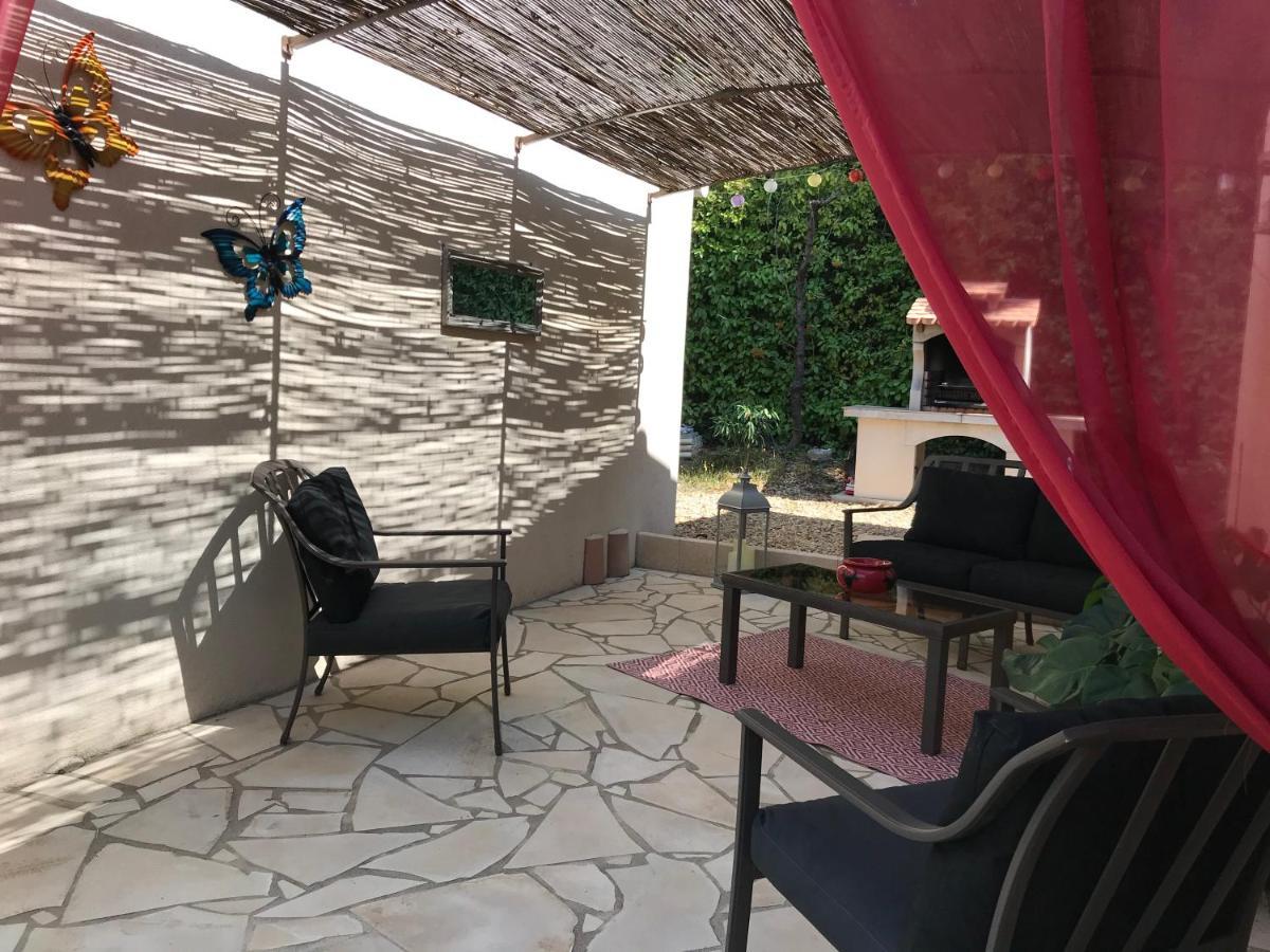 Les Hauts D'Eyragues Gite Reverie Meuble Classe 4 Etoiles מראה חיצוני תמונה