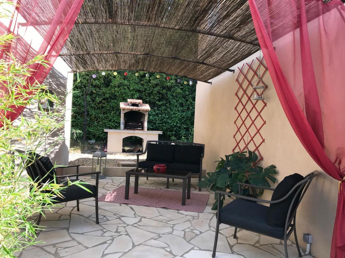 Les Hauts D'Eyragues Gite Reverie Meuble Classe 4 Etoiles מראה חיצוני תמונה